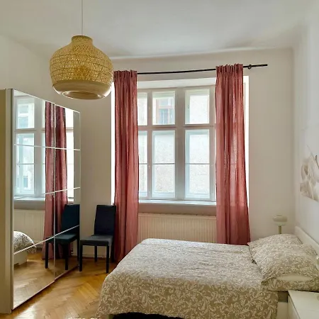 80 M2 Stylish & Calm With Free Parking Apartment