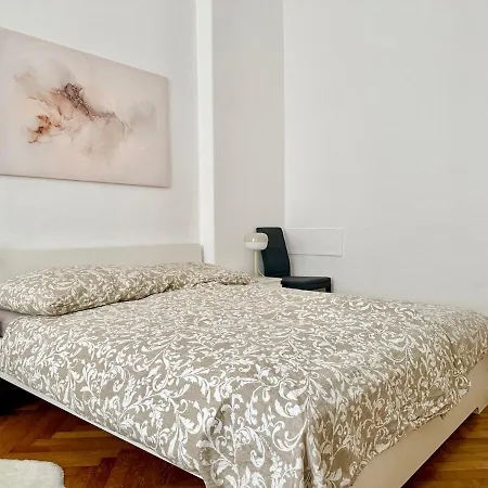 Apartment 80 M2 Stylish & Calm With Free Parking