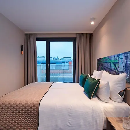 Hotel Leonardo West