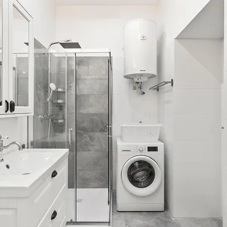Bright And Quiet Apartments, Just 10 Minutes To U4, U6 And Schoenbrunn Palace Apartamento
