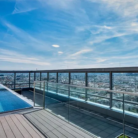Apartment High Rise Balcony I Roof Pool I Close To Metro *