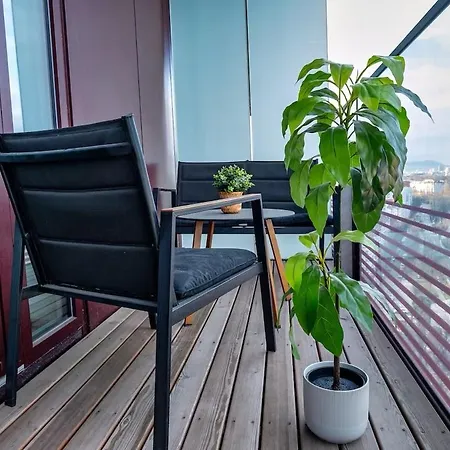 High Rise Balcony I Roof Pool I Close To Metro Apartment