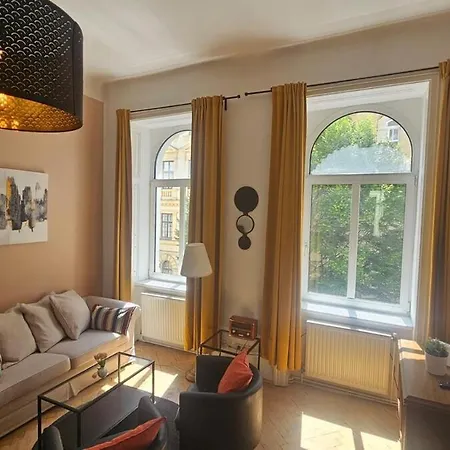 Vintage Budget Apartament *