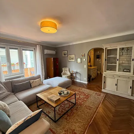 Beautiful 2 Bedroom In Centre