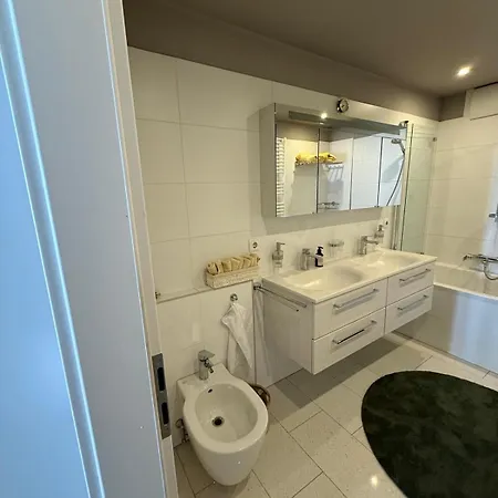 Beautiful 2 Bedroom In Centre Apartamento Viena