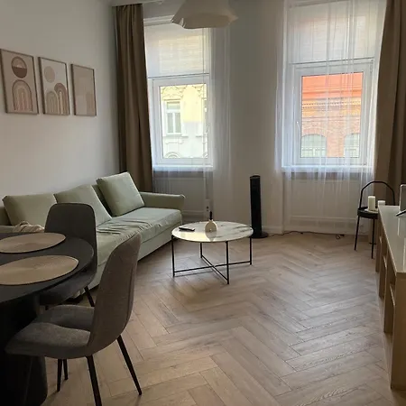 Stylish Und Neu Renoviert In Ruhelage Mit Zentrumsanbindung
