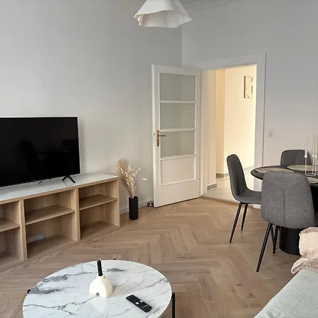 Apartment Stylish Und Neu Renoviert In Ruhelage Mit Zentrumsanbindung *