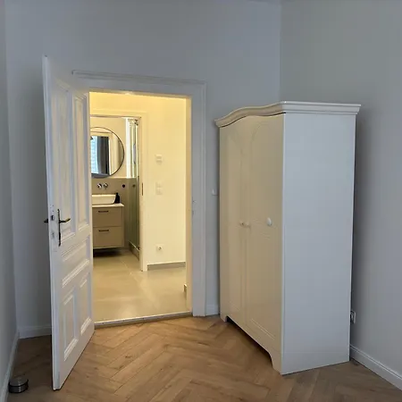 Stylish Und Neu Renoviert In Ruhelage Mit Zentrumsanbindung Vienna