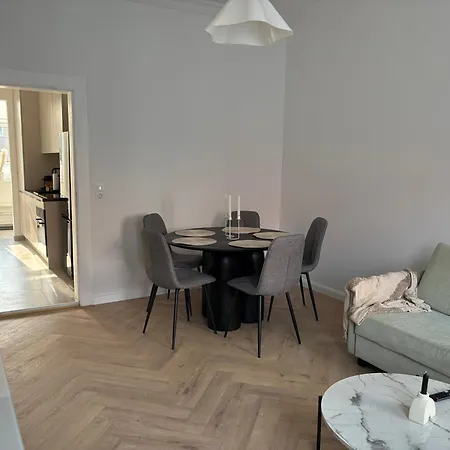 Apartment Stylish Und Neu Renoviert In Ruhelage Mit Zentrumsanbindung *