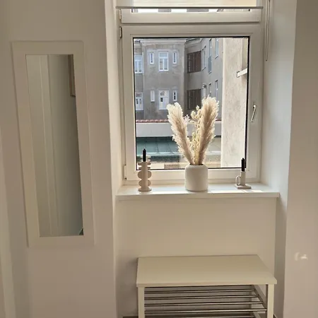 Apartment Stylish Und Neu Renoviert In Ruhelage Mit Zentrumsanbindung
