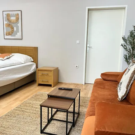 Stylish Modern For 4p With Private Garden