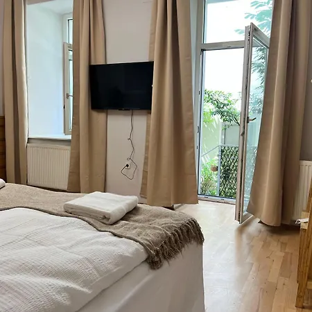 Stylish Modern For 4p With Private Garden *