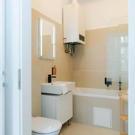 Homey 2br Perfect For 4-6 Metro Close To Naschmarkt Apartmán