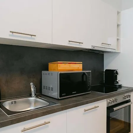 Homey 2br Perfect For 4-6 Metro Close To Naschmarkt
