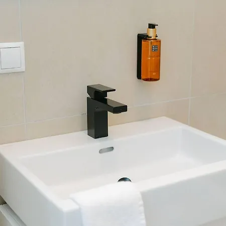Apartmán Homey 2br Perfect For 4-6 Metro Close To Naschmarkt *