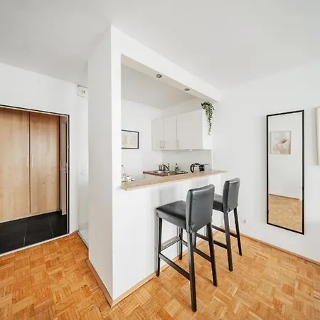 - Karlsplatz Apartment