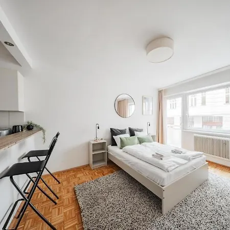 - Karlsplatz Apartment