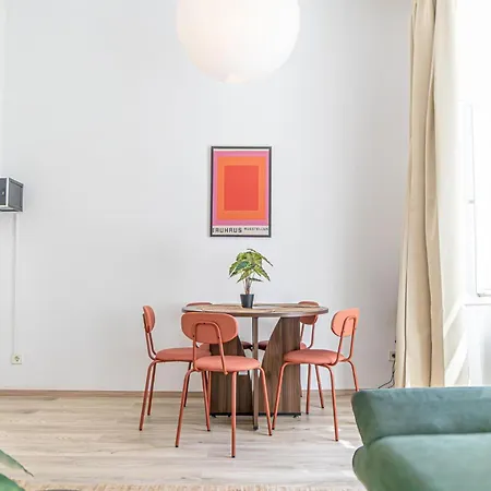 Lovely 1br & 1lr For 5p In The Heart Of *