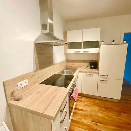 Apartment Spacious Modern 2 Bedroom With Free Parking