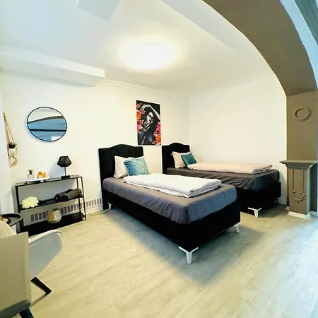 Very Spacious For Up To 7p With Great Location
