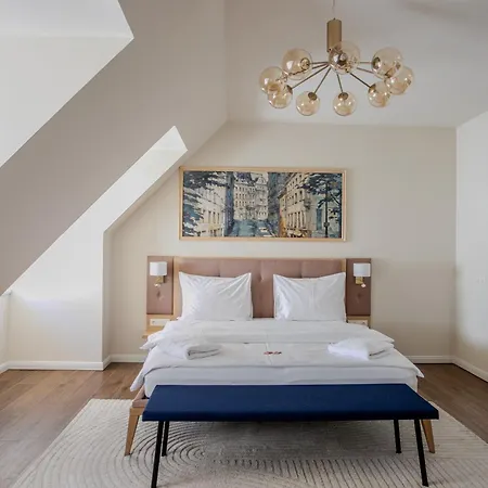 Hotel Parklane Boutique - Newly Renovated *