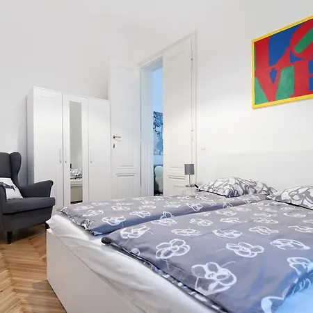 Heymi Opernring Apartment *