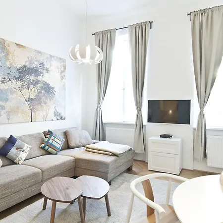 Heymi Opernring Apartment *