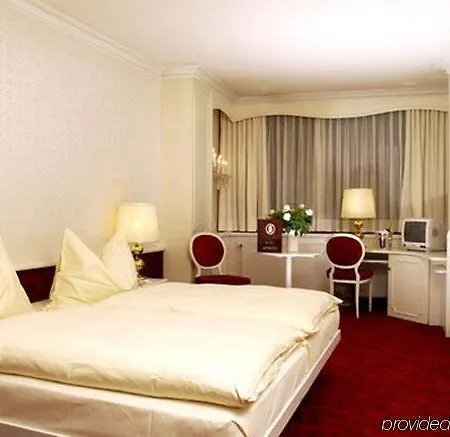 Elaya Center Hotel
