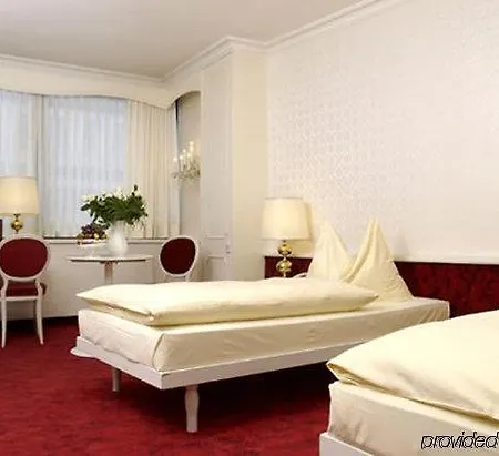 Elaya Center 4*