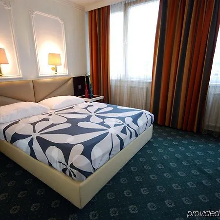 Attache L Contactless Check-in Hotel 3*
