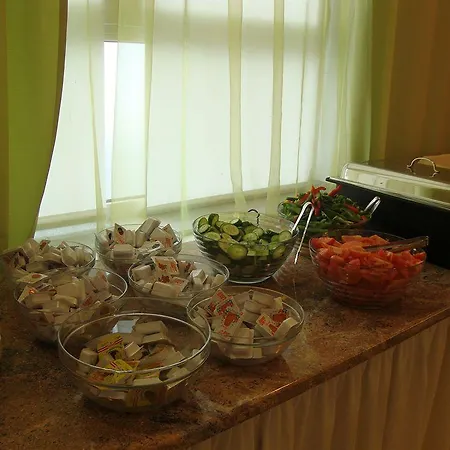 Lenas Donau Hotel