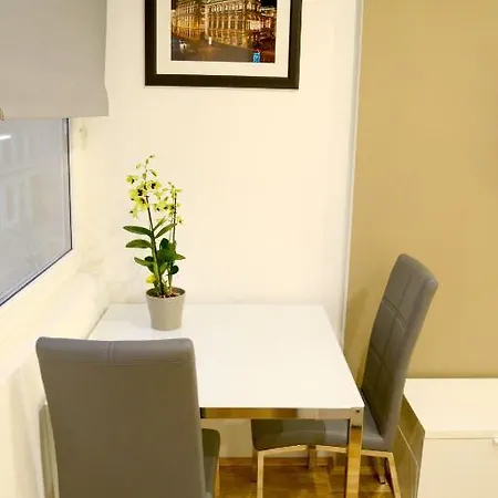 Vienna Inn Apartments 2*