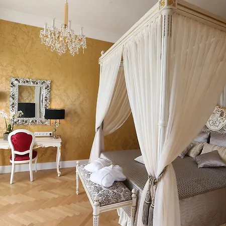 Schloss Schoenbrunn Grand Suite Apartment *