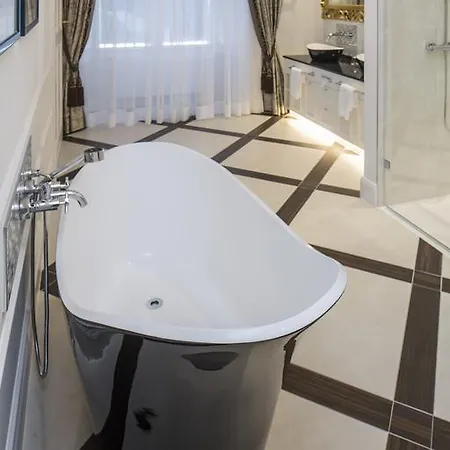 Schloss Schoenbrunn Grand Suite Apartment