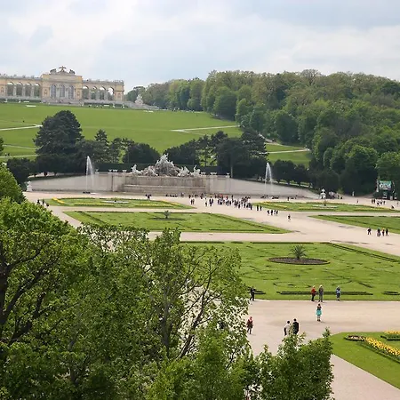 Schloss Schoenbrunn Grand Suite Apartment *