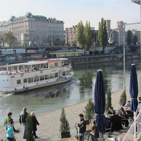 Apartment Wohnen Im Herzen Von At The Waterfront Vienna