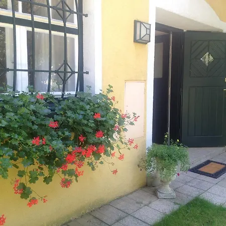Exquisites Gartenapartment In Eleganter Jugendstilvilla
