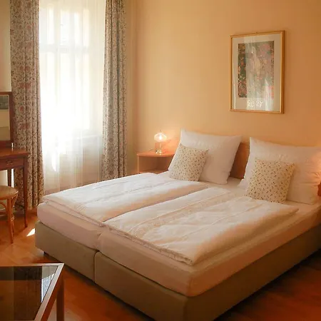 Graf Stadion Hotel 3*