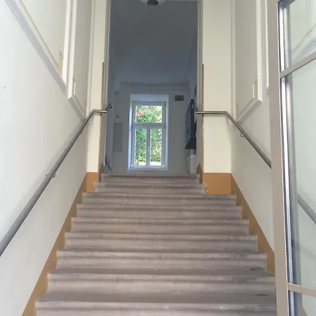 Apartment Goodman's I