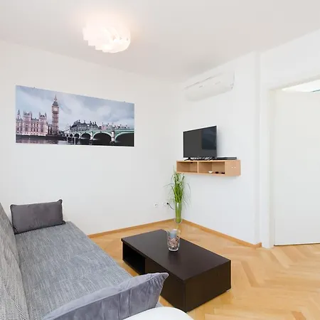 Sas-niccy Apartment