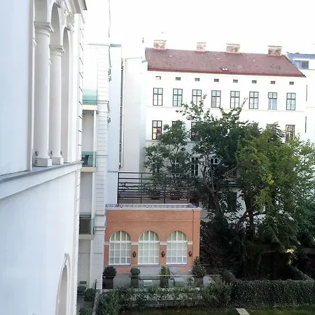 Near Rathaus *