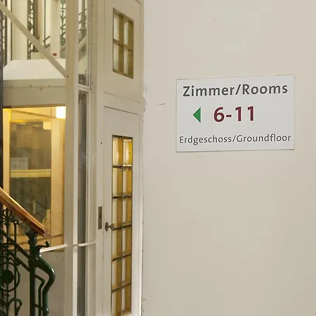 Stadthalle Bed & Breakfast 2*