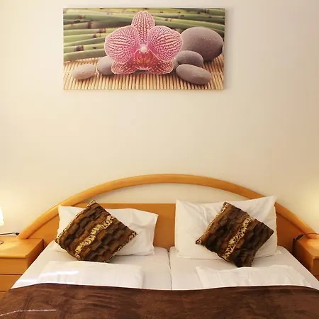 Westend Hostel *