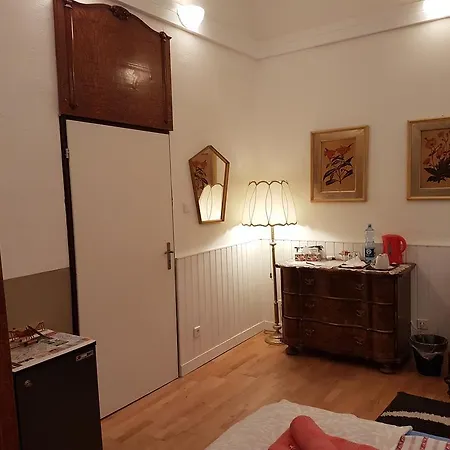 Guest house Guestroom Vip - Smoking Allowed