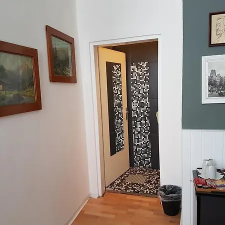 Guest house Guestroom Vip - Smoking Allowed *