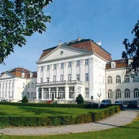 Austria Trend Schloss Wilhelminenberg 4* Vídeň