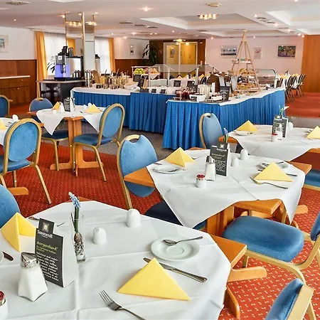 Hotel Arcotel Donauzentrum 4*