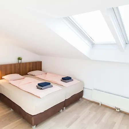Leonhard Apartment *