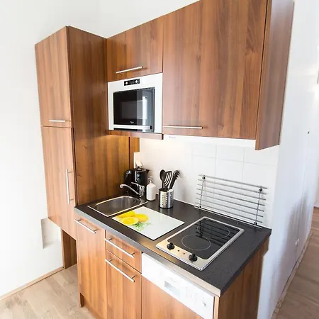 Leonhard Apartment *