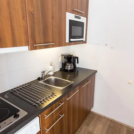 Leonhard Apartment *